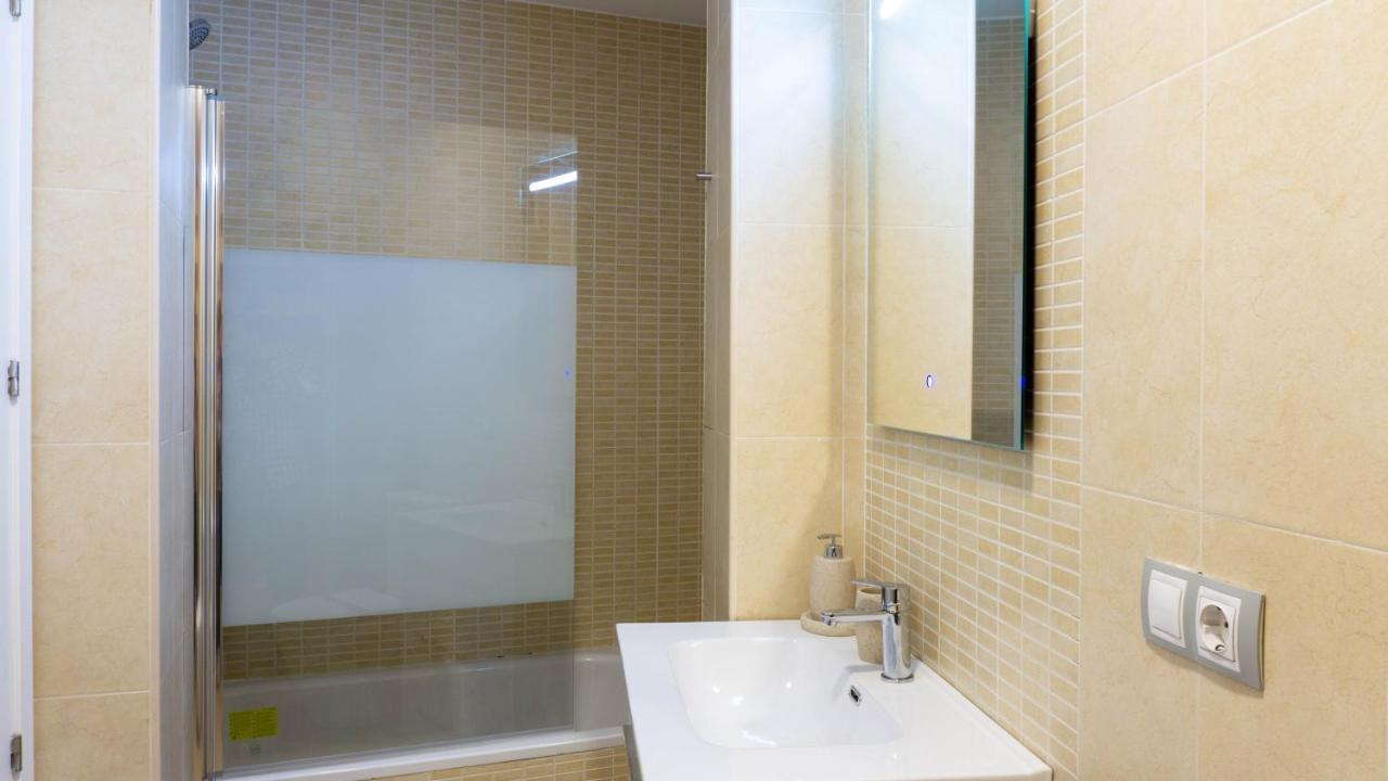 Luxury Apartment Dos Aceras Малага Екстер'єр фото